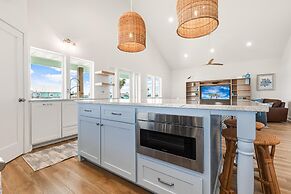 Glory Daze - Private Pool! Beach Gear Credit Included!