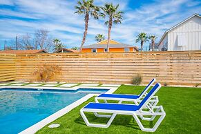 Glory Daze - Private Pool! Beach Gear Credit Included!