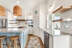 Glory Daze - Private Pool! Beach Gear Credit Included!