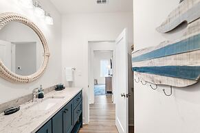 Glory Daze - Private Pool! Beach Gear Credit Included!