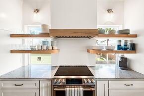 Glory Daze - Private Pool! Beach Gear Credit Included!