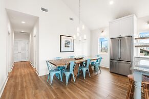 Glory Daze - Private Pool! Beach Gear Credit Included!