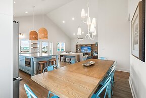 Glory Daze - Private Pool! Beach Gear Credit Included!