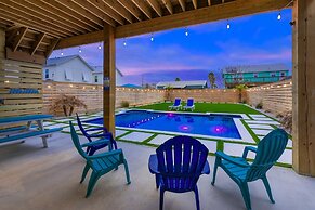 Glory Daze - Private Pool! Beach Gear Credit Included!