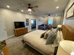 Casa Azul - Boardwalk to the Beach!