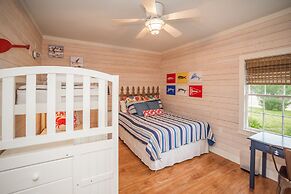 Oleander House - Pet Friendly! Private Pool!