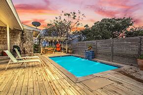 Oleander House - Pet Friendly! Private Pool!