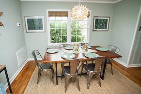 Oleander House - Pet Friendly! Private Pool!