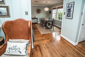 Oleander House - Pet Friendly! Private Pool!