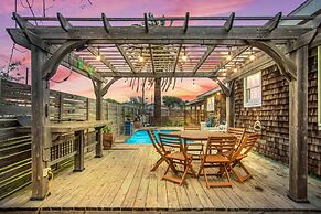 Oleander House - Pet Friendly! Private Pool!