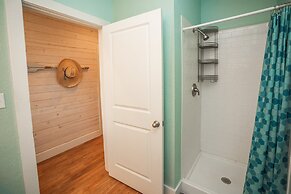 Oleander House - Pet Friendly! Private Pool!