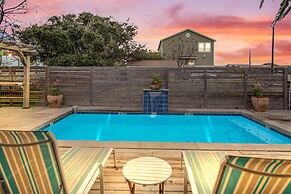 Oleander House - Pet Friendly! Private Pool!