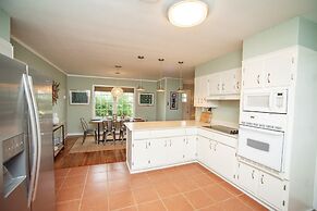 Oleander House - Pet Friendly! Private Pool!