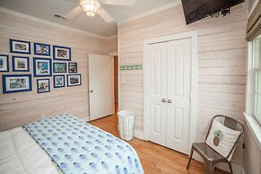 Oleander House - Pet Friendly! Private Pool!