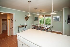 Oleander House - Pet Friendly! Private Pool!
