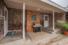 Oleander House - Pet Friendly! Private Pool!