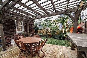 Oleander House - Pet Friendly! Private Pool!