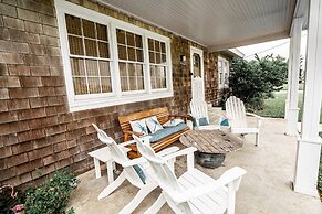 Oleander House - Pet Friendly! Private Pool!