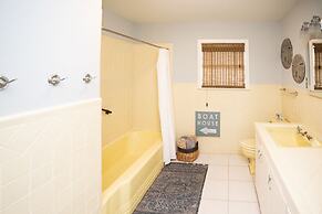 Oleander House - Pet Friendly! Private Pool!