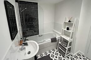 Sleeps 4 With Ensuite and Free Parking