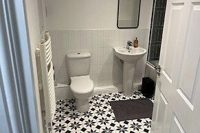 Sleeps 4 With Ensuite and Free Parking