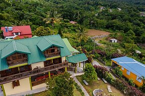 Roxy's Mountain Lodge