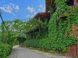 Menzara Hotel & Restaurant