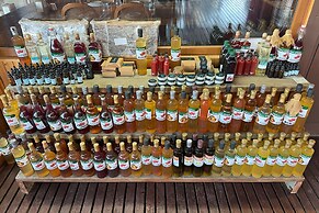 Menzara Hotel & Restaurant