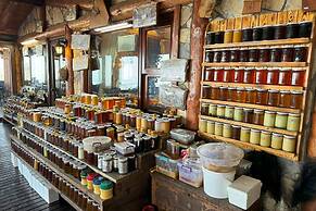 Menzara Hotel & Restaurant