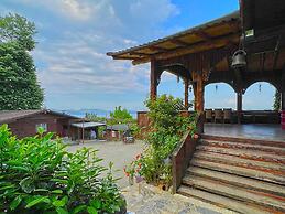 Menzara Hotel & Restaurant