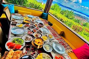 Menzara Hotel & Restaurant