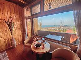 Menzara Hotel & Restaurant