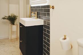 Captivating 2-bed Apartment in Liverpool