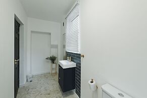 Captivating 2-bed Apartment in Liverpool