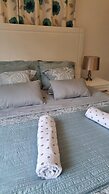 2br/cottage/swimming Pool/near Airport