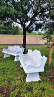2br/cottage/swimming Pool/near Airport