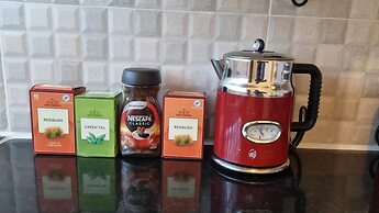 2br/cottage/swimming Pool/near Airport