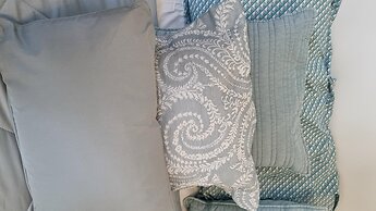 2br/cottage/swimming Pool/near Airport