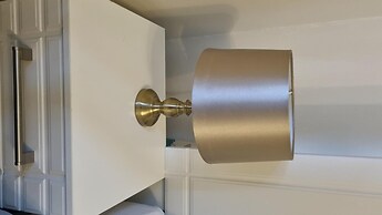 2br/cottage/swimming Pool/near Airport