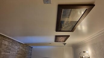 2br/cottage/swimming Pool/near Airport