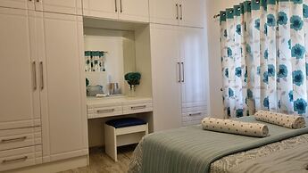 2br/cottage/swimming Pool/near Airport