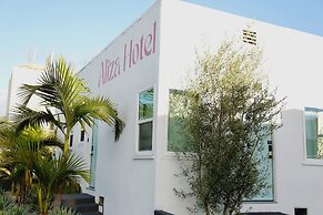 Aliza Hotel