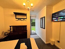 High Trees Gatwick Guest House