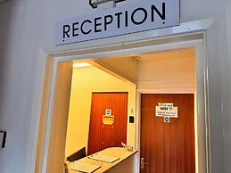 High Trees Gatwick Guest House