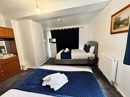 High Trees Gatwick Guest House