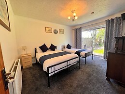 High Trees Gatwick Guest House