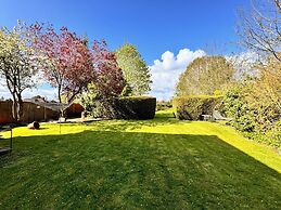 High Trees Gatwick Guest House