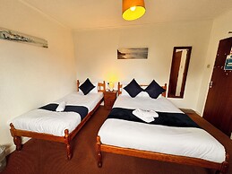 High Trees Gatwick Guest House