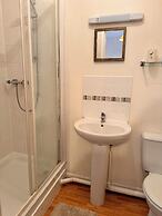 High Trees Gatwick Guest House