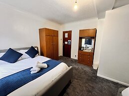 High Trees Gatwick Guest House